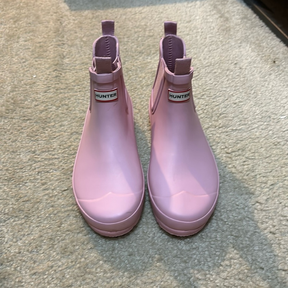 Pink women’s Chelsea hunter boots